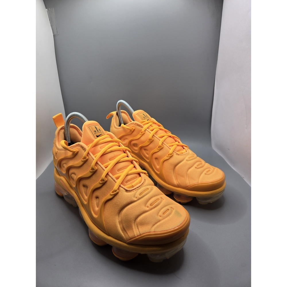 Nike Air VaporMax Plus Women's‎ Size 7.5 Orange Running Shoes CW7011-800